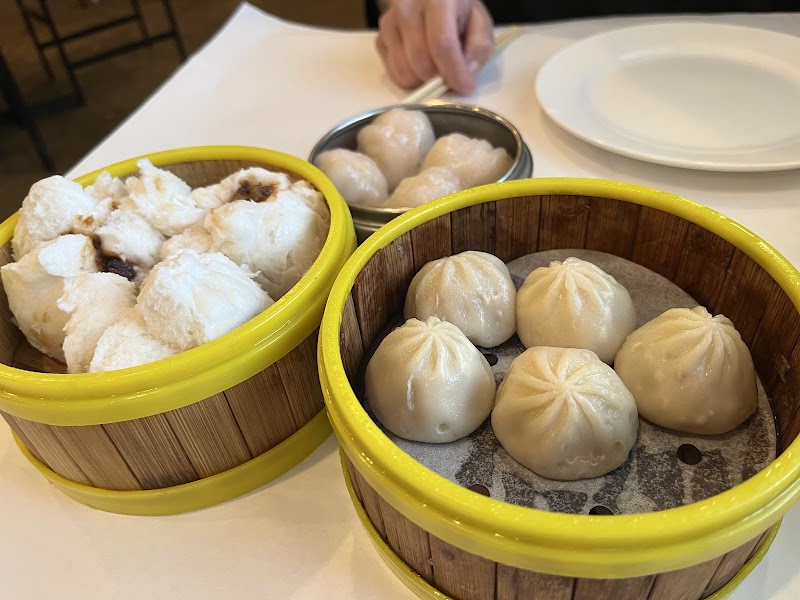 Li Wah Cleveland atmosphere