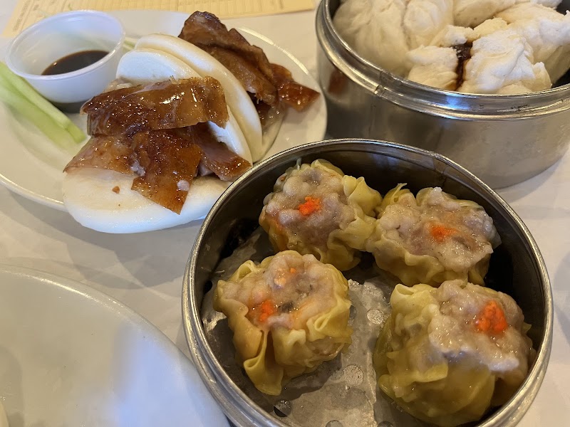 Li Wah Cleveland atmosphere