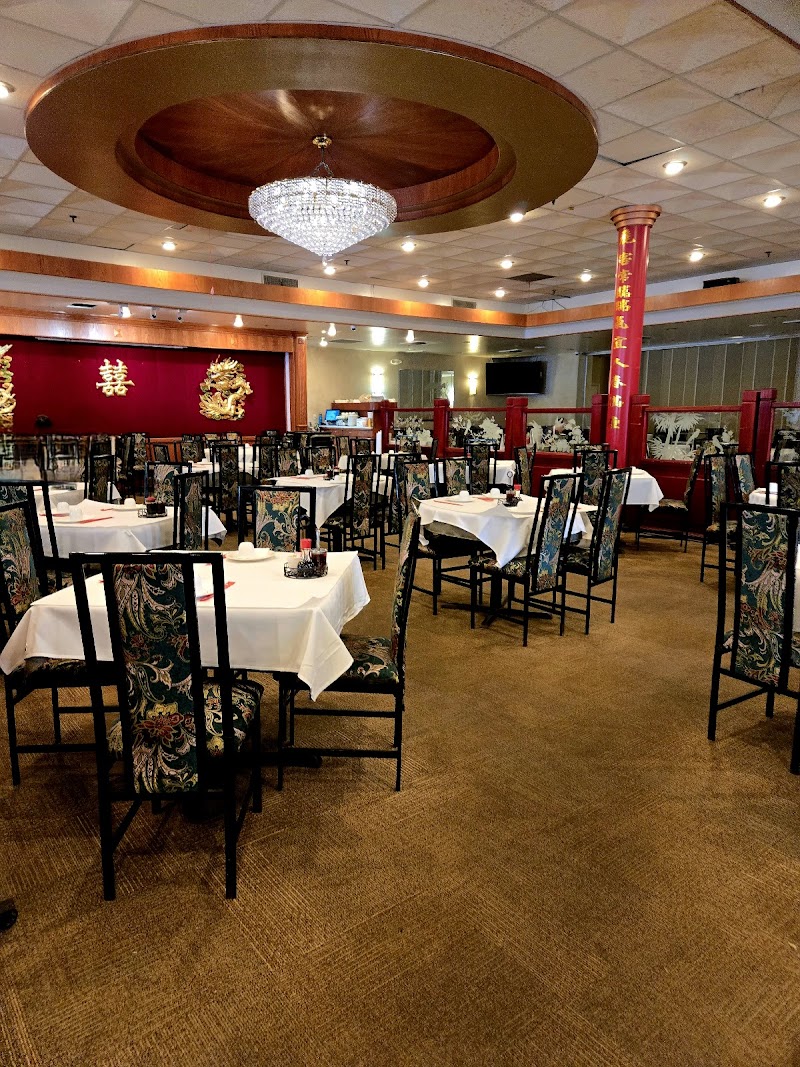 Li Wah Cleveland atmosphere