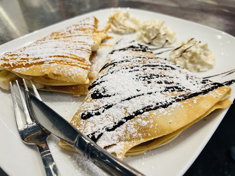 La Crepe Bakery & Café Cleveland atmosphere