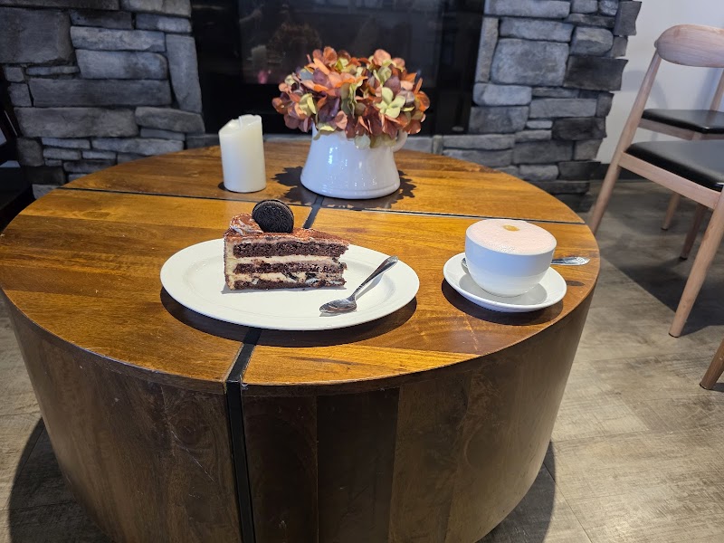 La Crepe Bakery & Café Cleveland atmosphere