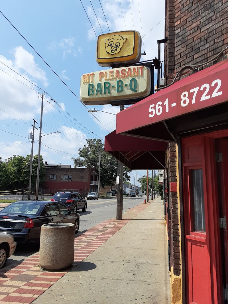Mt Pleasant Bar-B-Q Cleveland atmosphere