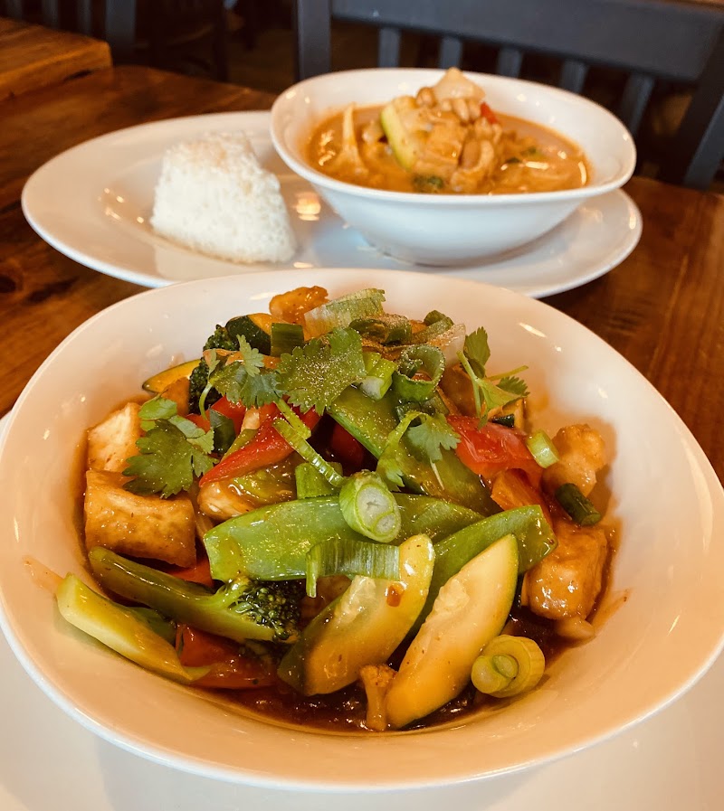 Ty Fun Thai Bistro Cleveland atmosphere