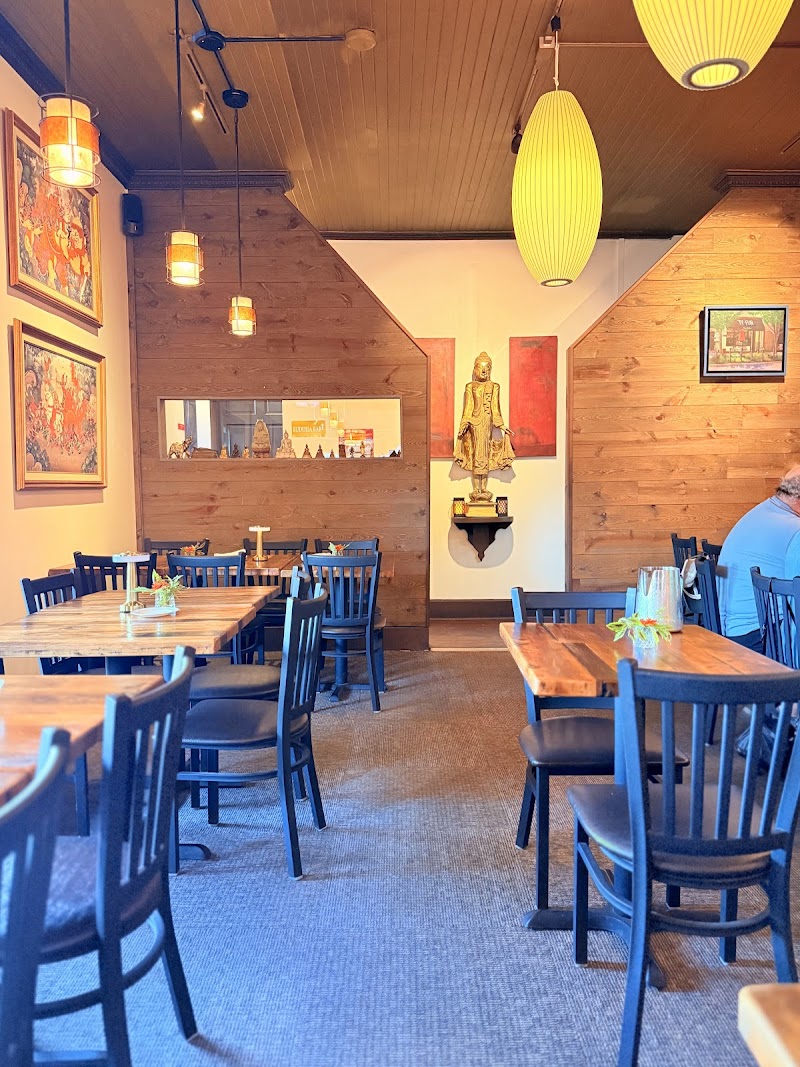 Ty Fun Thai Bistro Cleveland atmosphere