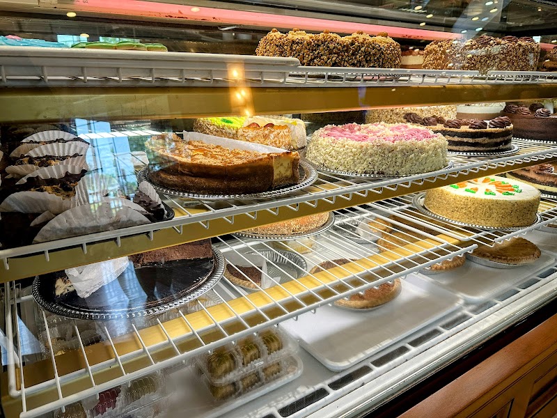 Joe's, A Fine Deli & Restaurant- Rocky River Cleveland atmosphere