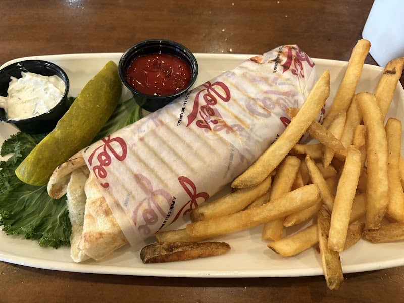 Joe's, A Fine Deli & Restaurant- Rocky River Cleveland atmosphere