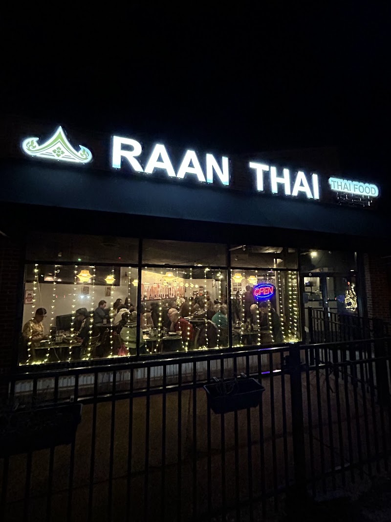 RAAN THAI Cleveland atmosphere