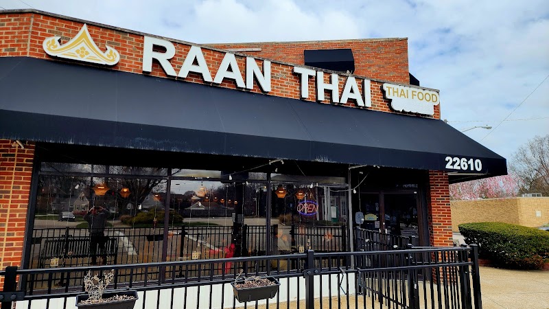 RAAN THAI Cleveland atmosphere