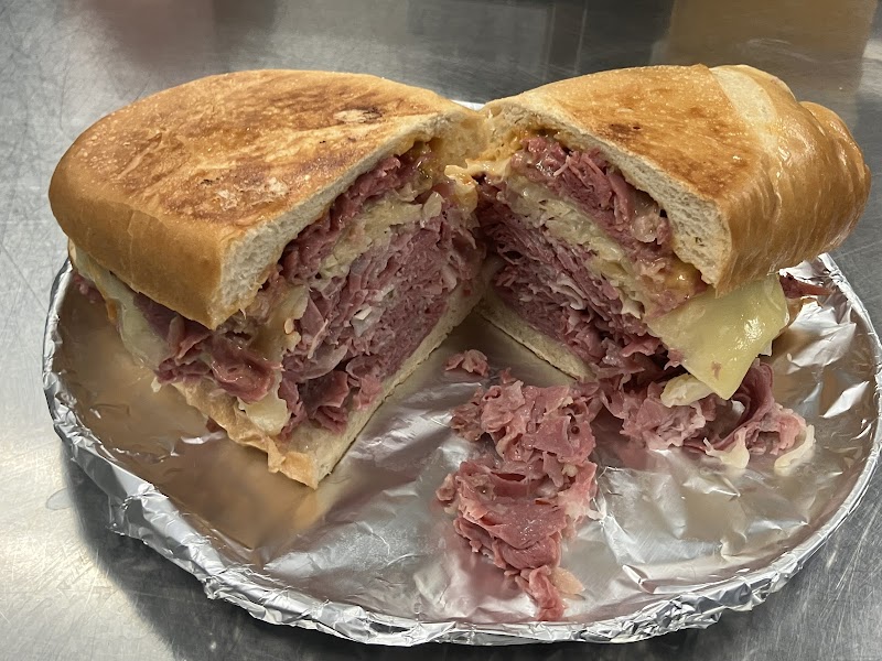 Au Jus Cleveland atmosphere