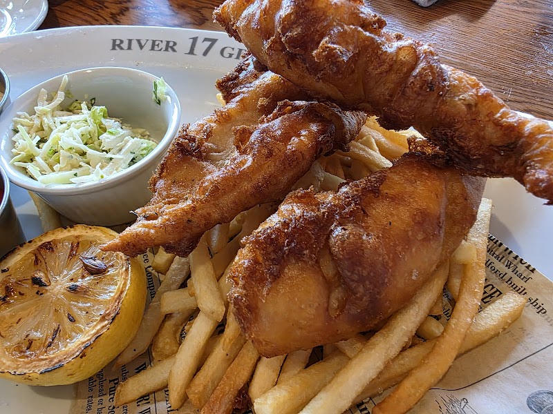 17 River Grille Cleveland atmosphere