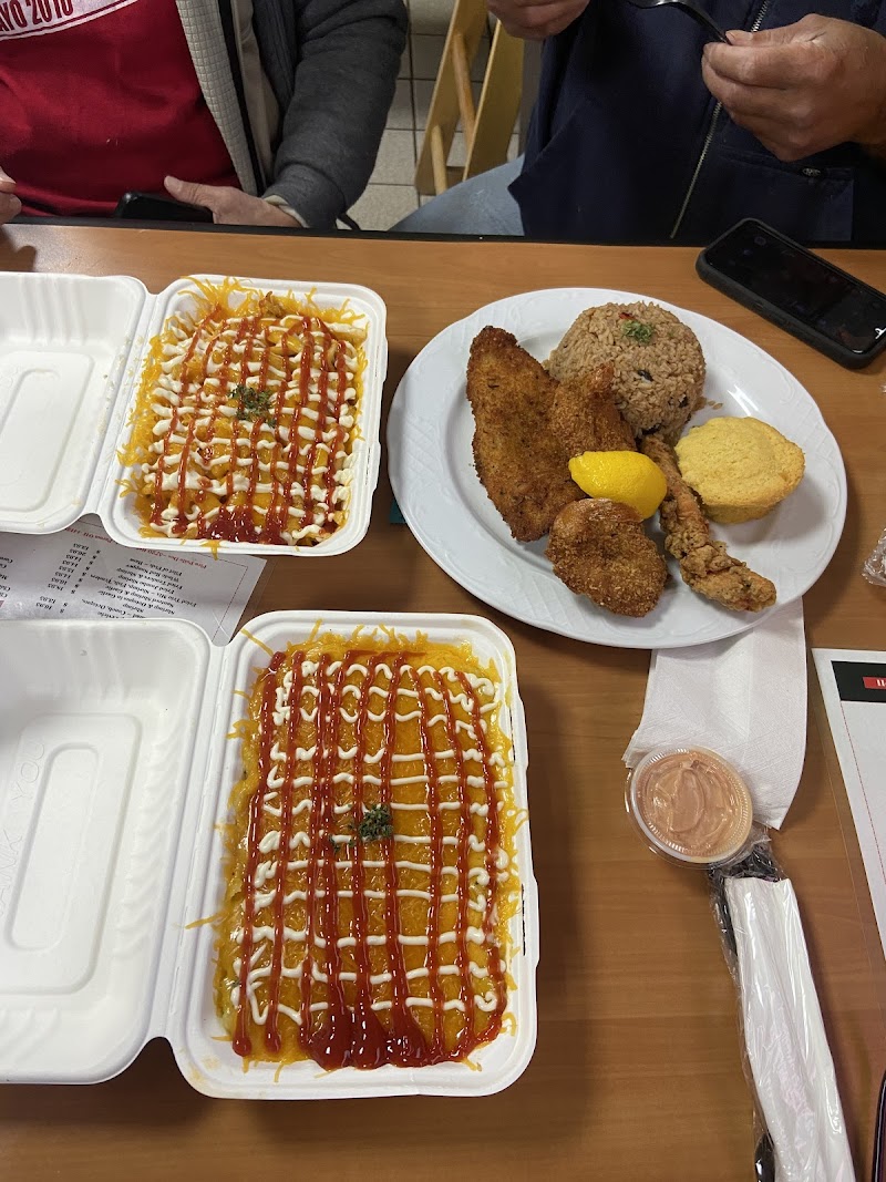 Pica Pollo Dos Cleveland atmosphere