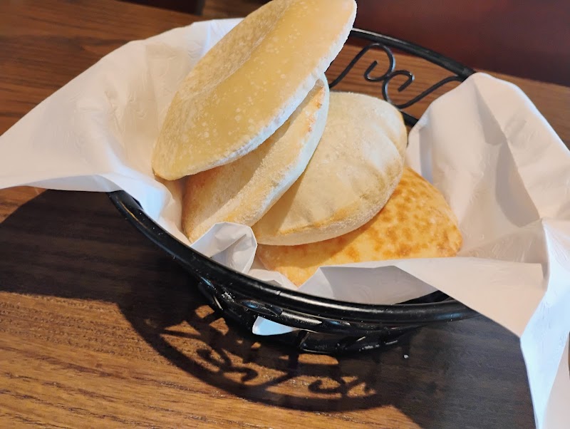 Taza - a Lebanese Grill Rocky River Cleveland atmosphere