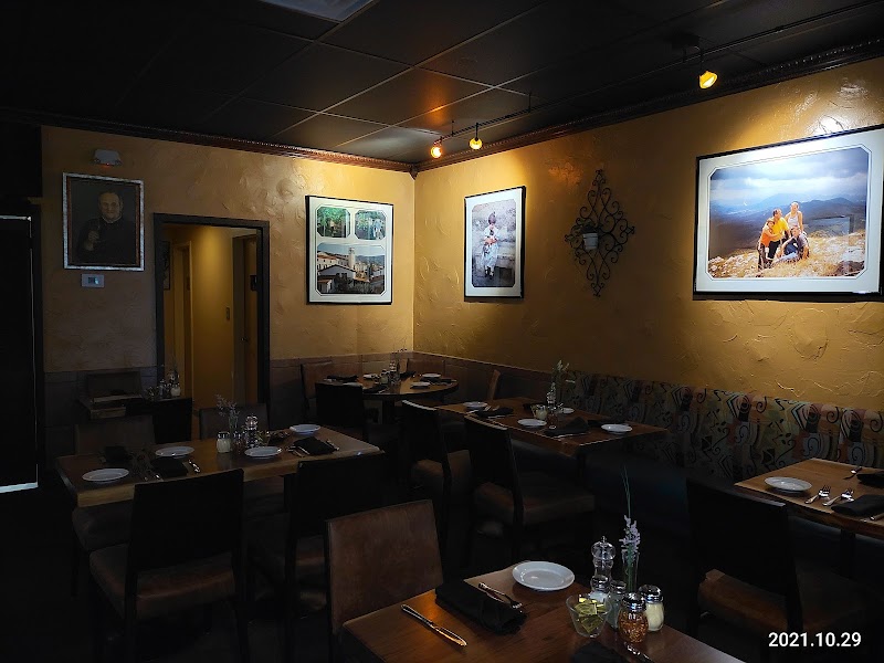 Aldo's Restaurant Cleveland atmosphere