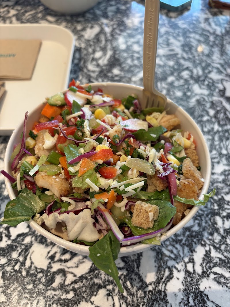 Chopt Creative Salad Co. Cleveland atmosphere