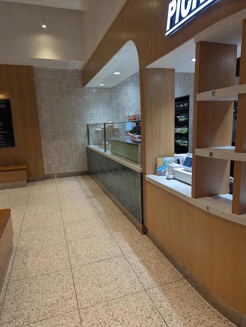 Chopt Creative Salad Co. Cleveland atmosphere