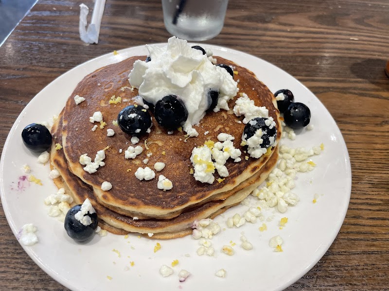 Another Broken Egg Cafe Cleveland atmosphere