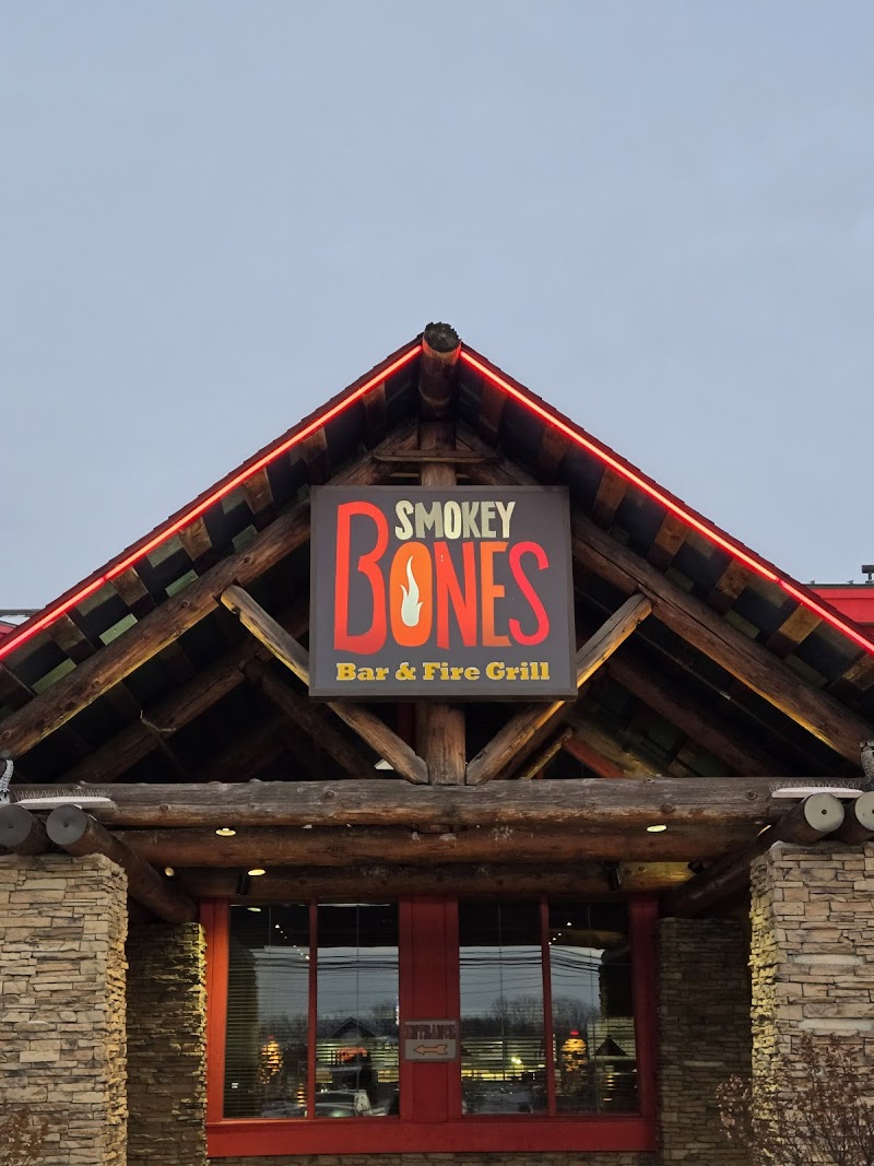 Smokey Bones Mentor Cleveland atmosphere