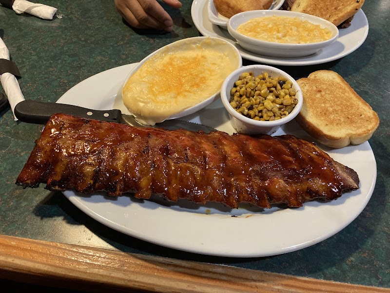Smokey Bones Mentor Cleveland atmosphere