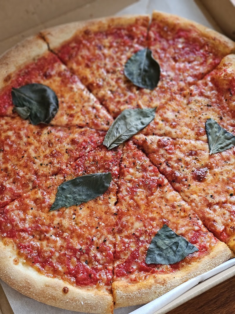Pizzeria Uciuni Cleveland atmosphere