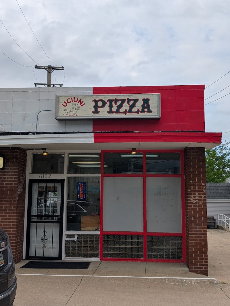 Pizzeria Uciuni Cleveland atmosphere