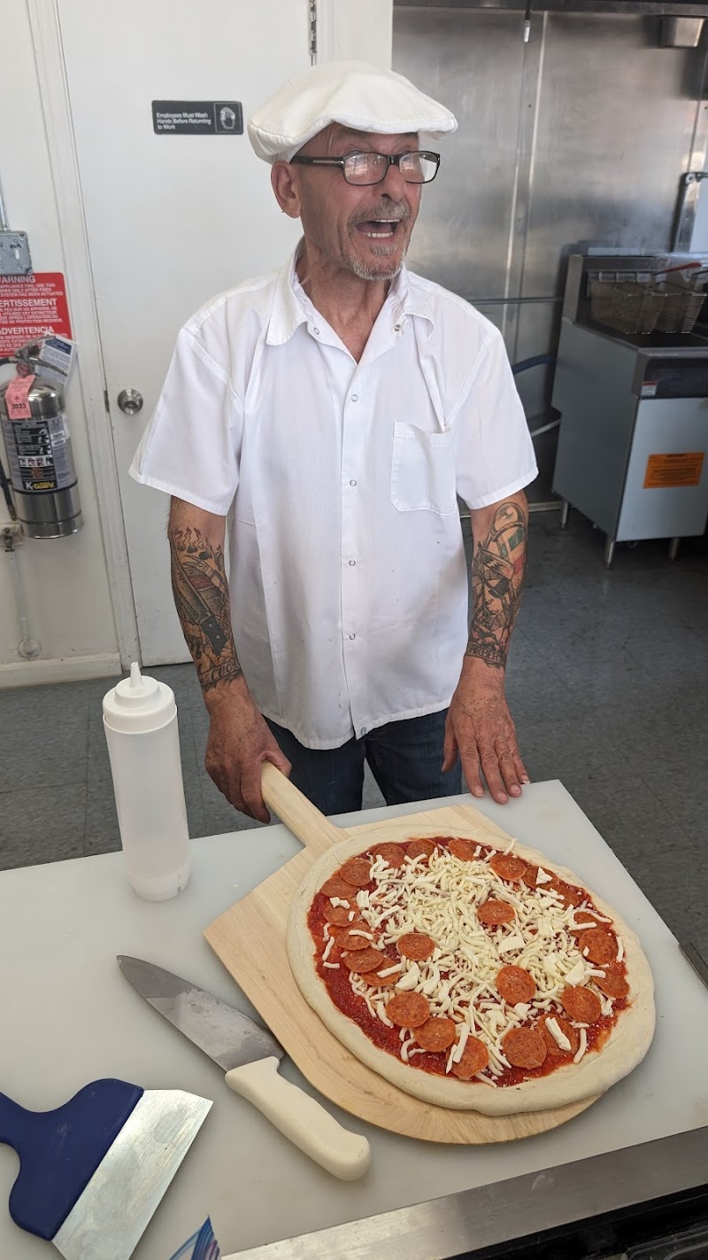 Pizzeria Uciuni Cleveland atmosphere