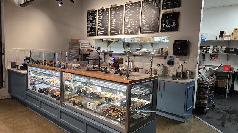Luna Bakery & Cafe Cleveland atmosphere