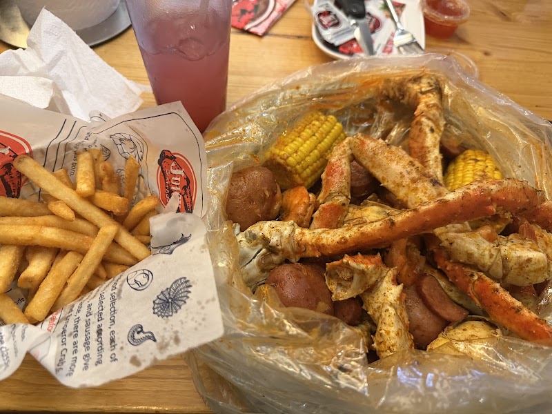 Juicy Seafood Cleveland - Harvard Park Cleveland atmosphere