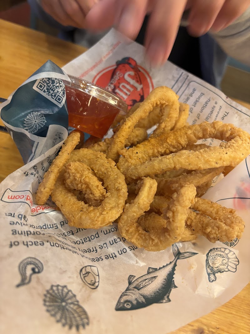Juicy Seafood Cleveland - Harvard Park Cleveland atmosphere