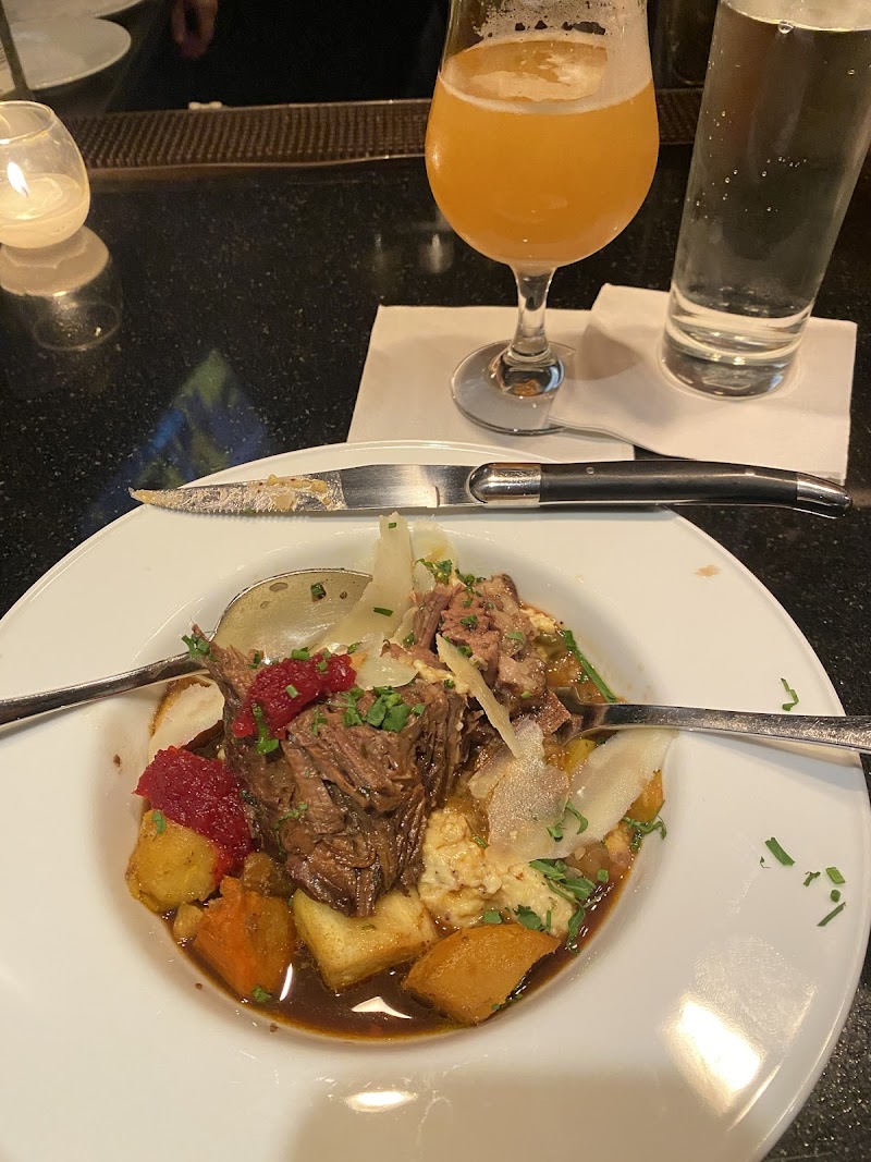L'Albatros Cleveland atmosphere