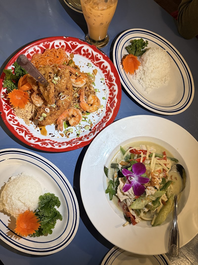 Sand Pebbles at Pinecrest Cleveland food
