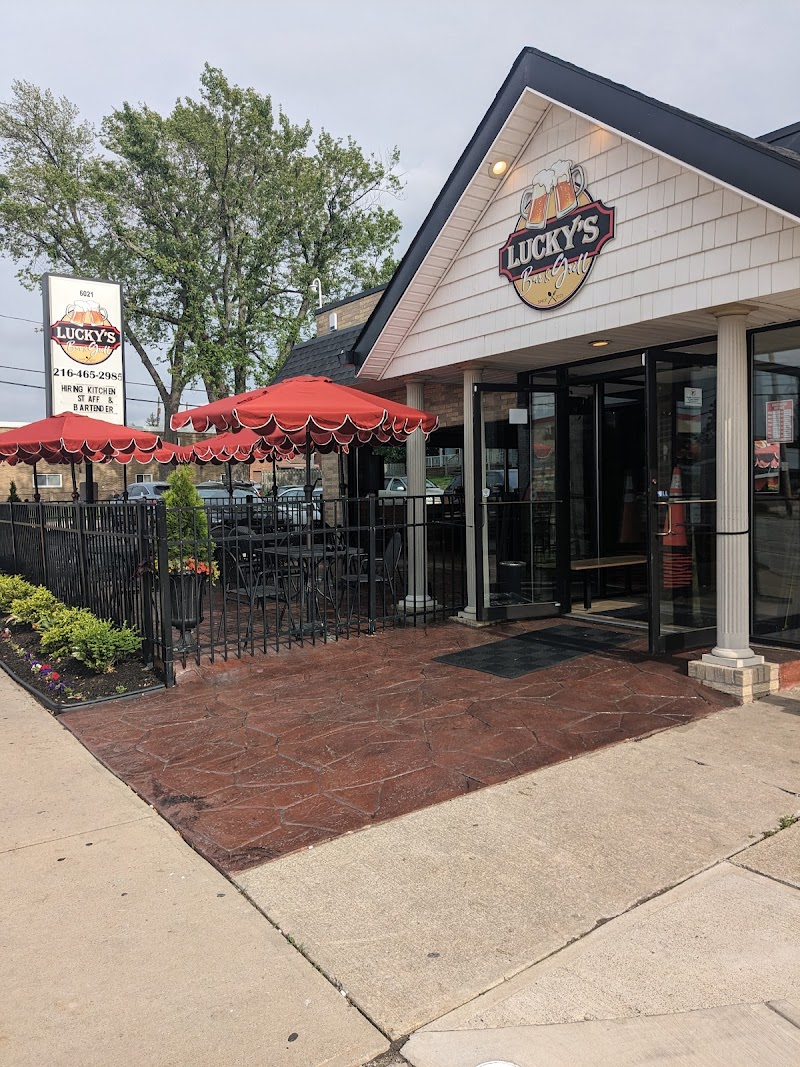 Lucky's Bar & Grill Cleveland atmosphere