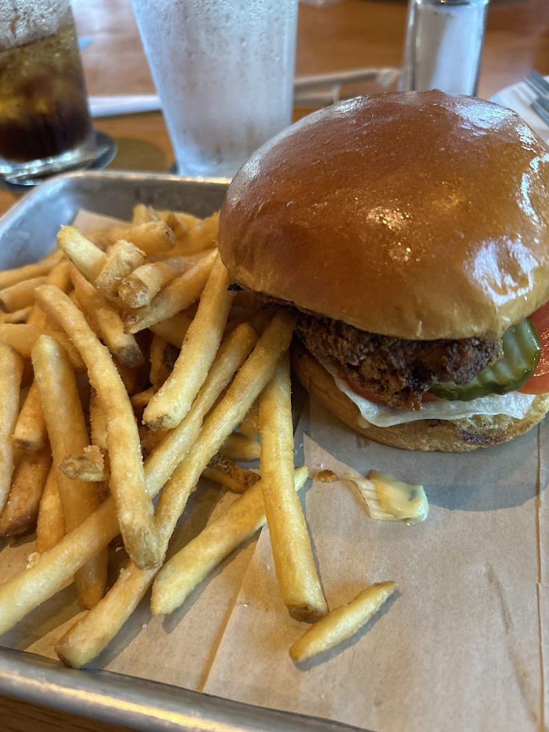 BJ's Restaurant & Brewhouse Cleveland atmosphere