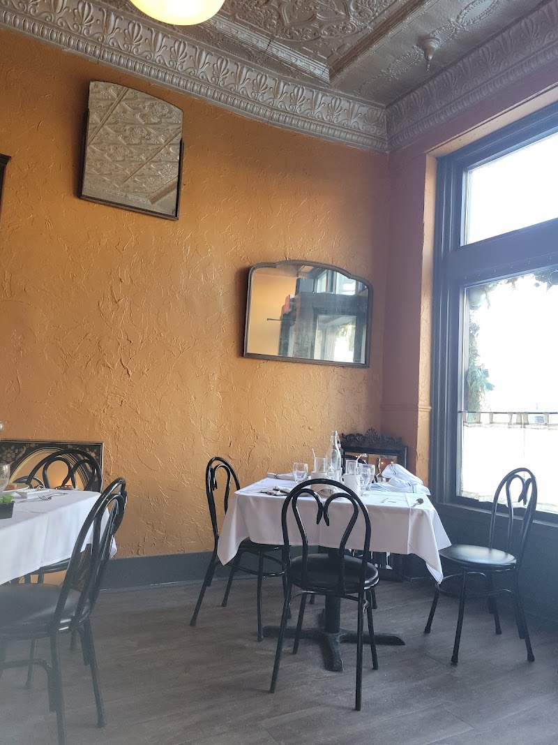 Home Bistro Cleveland atmosphere