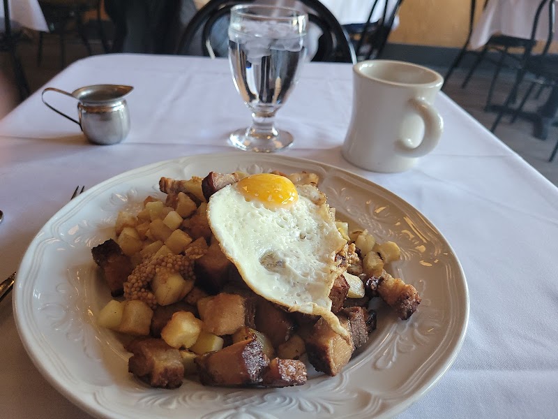 Home Bistro Cleveland atmosphere