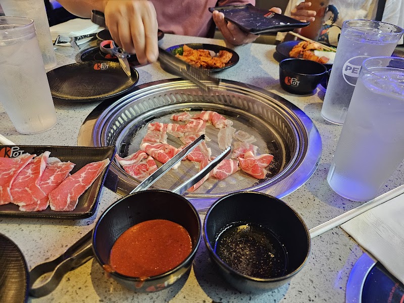 KPOT Korean BBQ & Hot Pot Cleveland atmosphere
