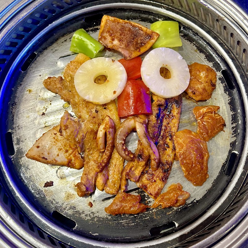 KPOT Korean BBQ & Hot Pot Cleveland atmosphere