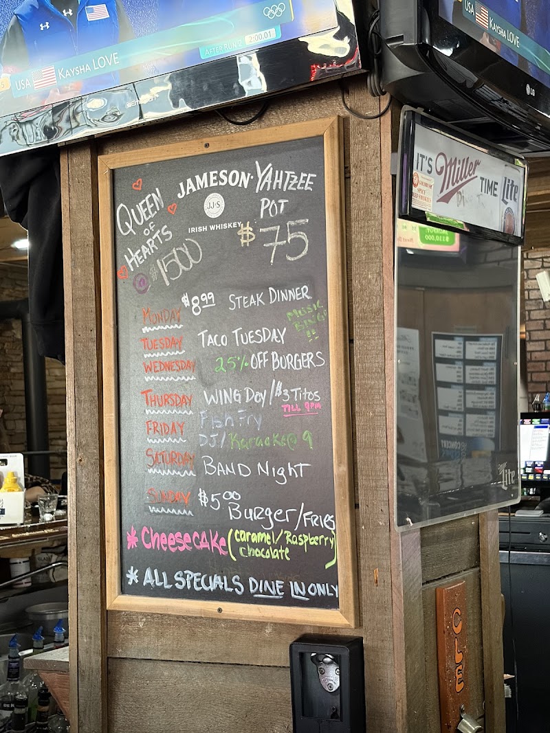Pearl Road Tavern & Eatery Cleveland atmosphere
