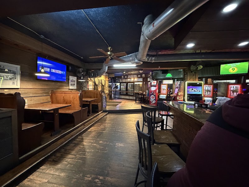 Pearl Road Tavern & Eatery Cleveland atmosphere