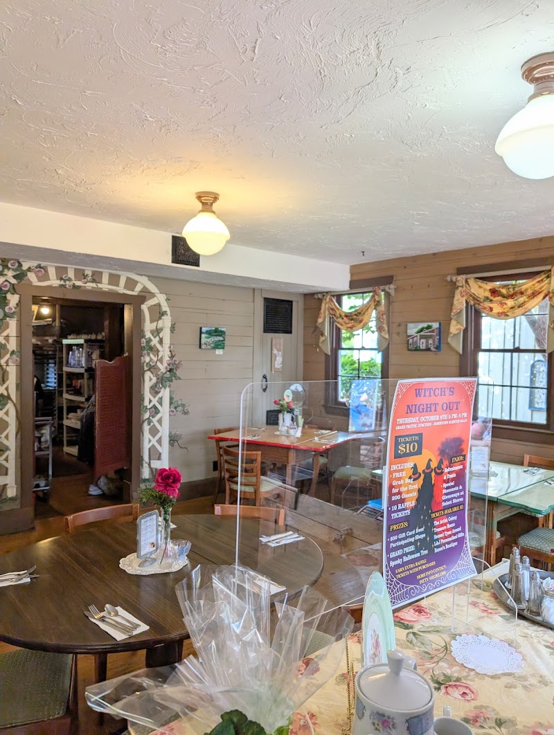 Clementine's Victorian Restaurant Cleveland atmosphere