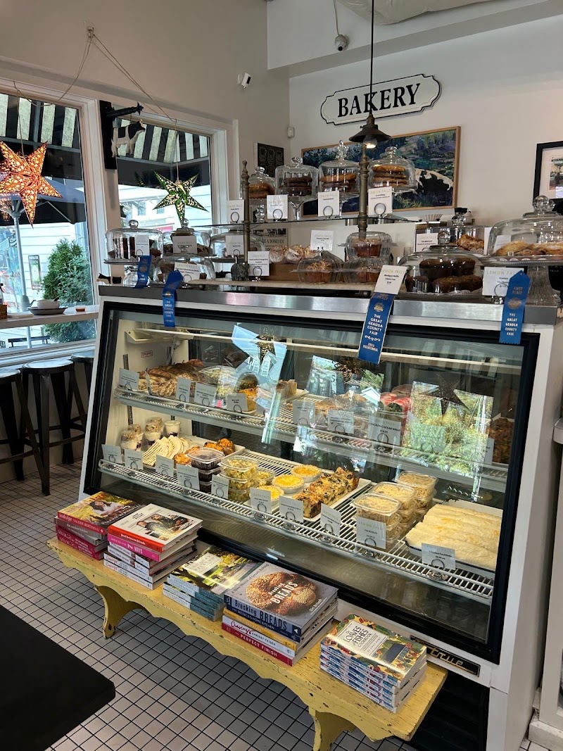 Lemon Falls Cafe/Marketplace Cleveland atmosphere