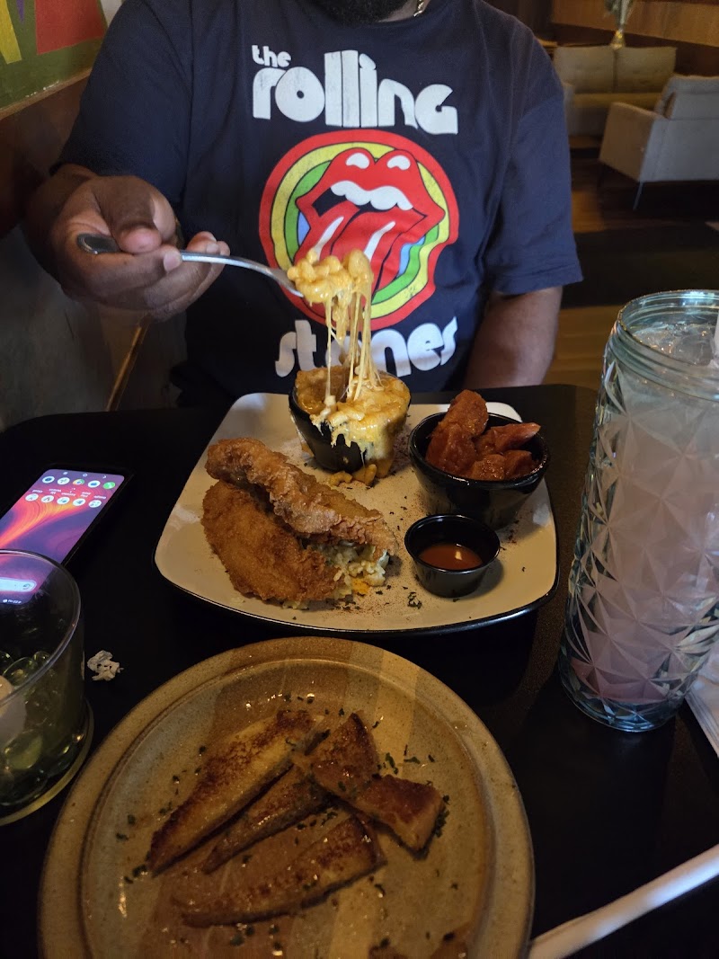 MoMo's Restaurant and Social Lounge Cleveland atmosphere