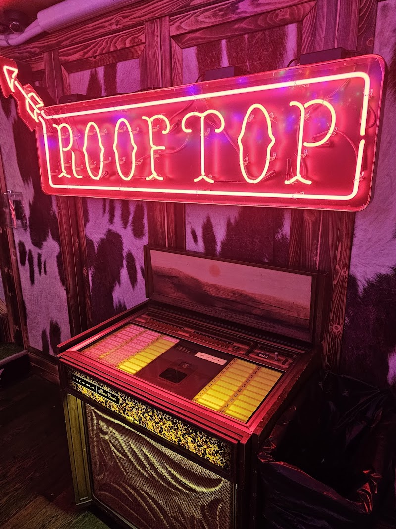 Jolene's Honky Tonk Cleveland atmosphere