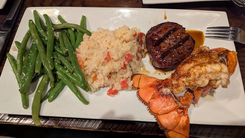 Trivs Restaurant and Lounge Cleveland atmosphere
