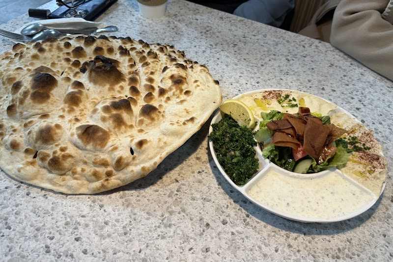 Reef Alyemen Restaurant - مطعم ريف اليمن Cleveland atmosphere