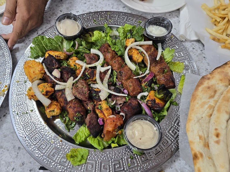 Reef Alyemen Restaurant - مطعم ريف اليمن Cleveland atmosphere