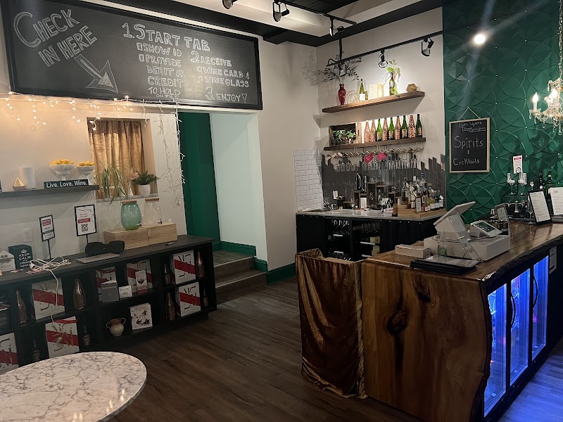 Wyne Tasting & Cocktail Bar Cleveland atmosphere