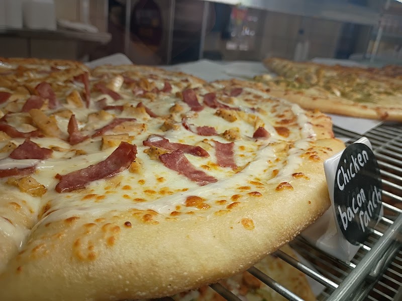 Jake's Pizza Cleveland atmosphere