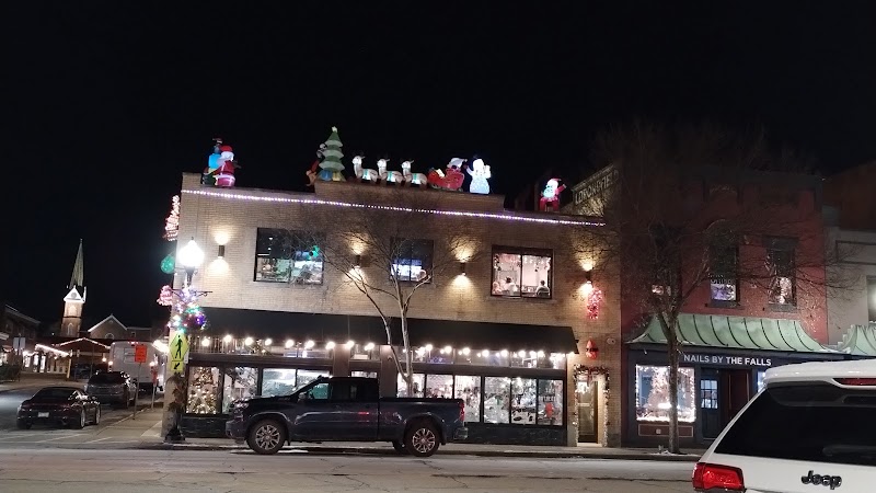 Yours Truly Chagrin Falls Cleveland atmosphere