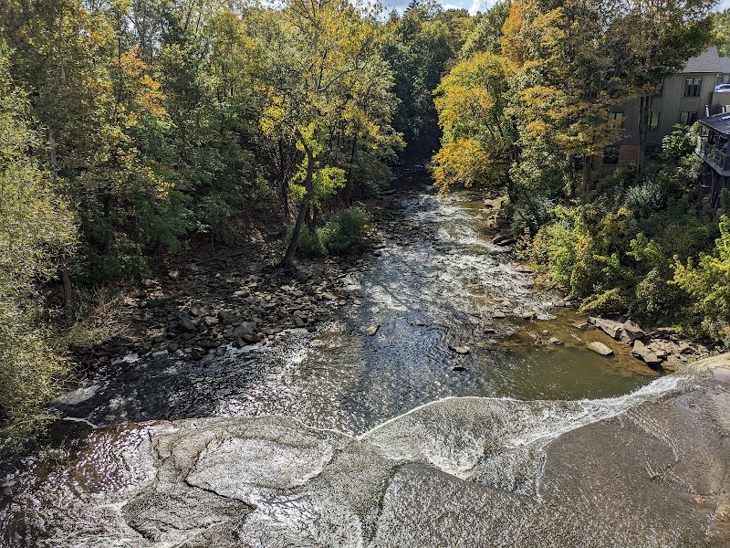 Yours Truly Chagrin Falls Cleveland atmosphere