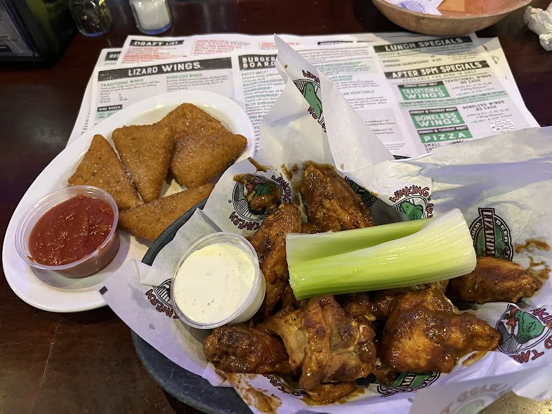 Winking Lizard Beachwood Cleveland food